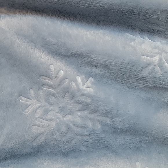 Blanket - Picture 3 of 4